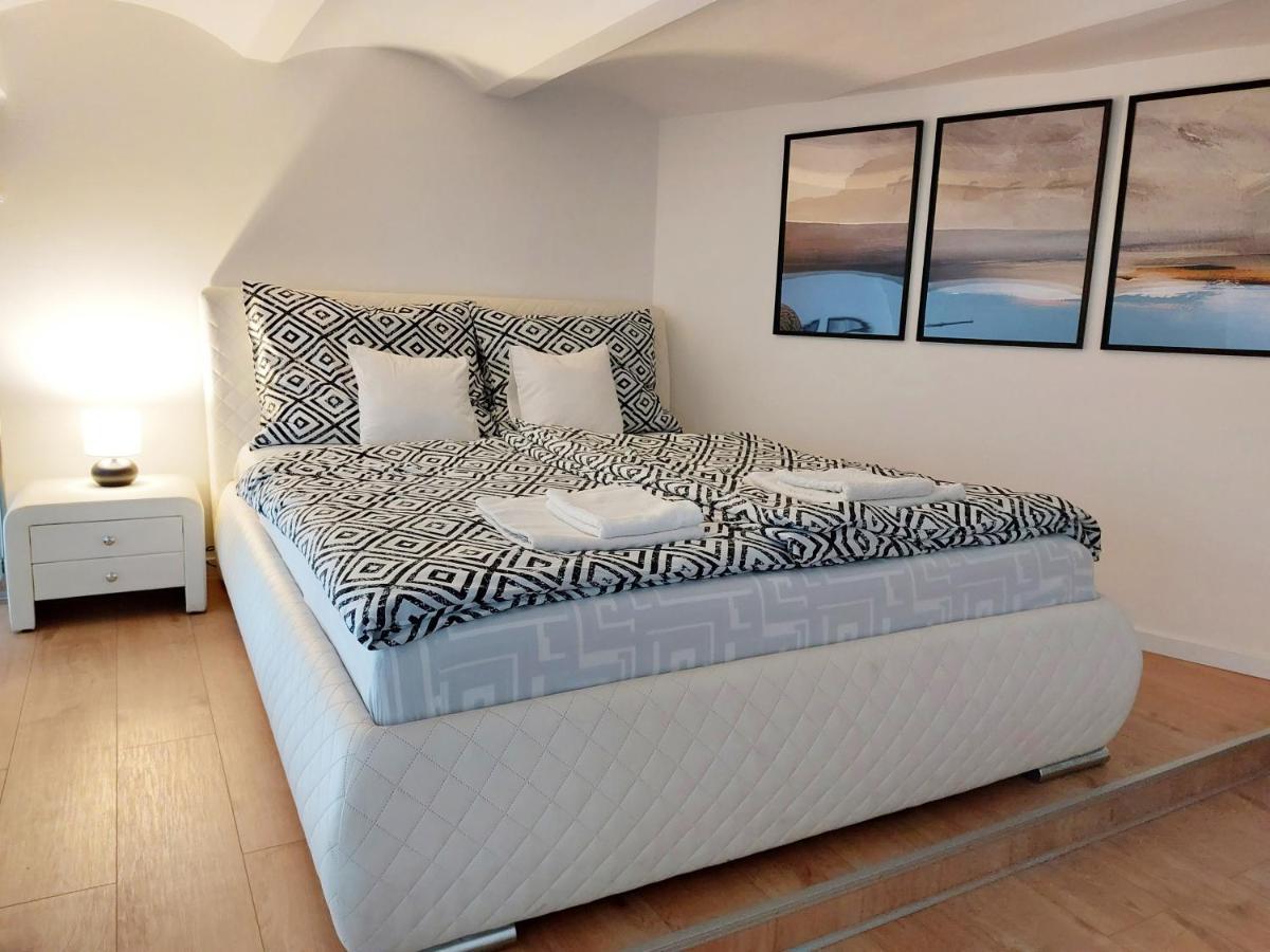 Square 16 Apartman - Absolutely Central Location With Self Check In Szombathely Zewnętrze zdjęcie