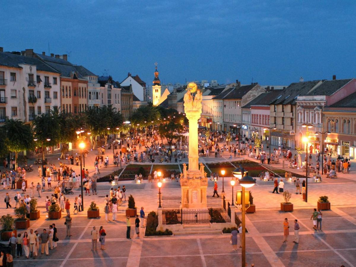 Square 16 Apartman - Absolutely Central Location With Self Check In Szombathely Zewnętrze zdjęcie